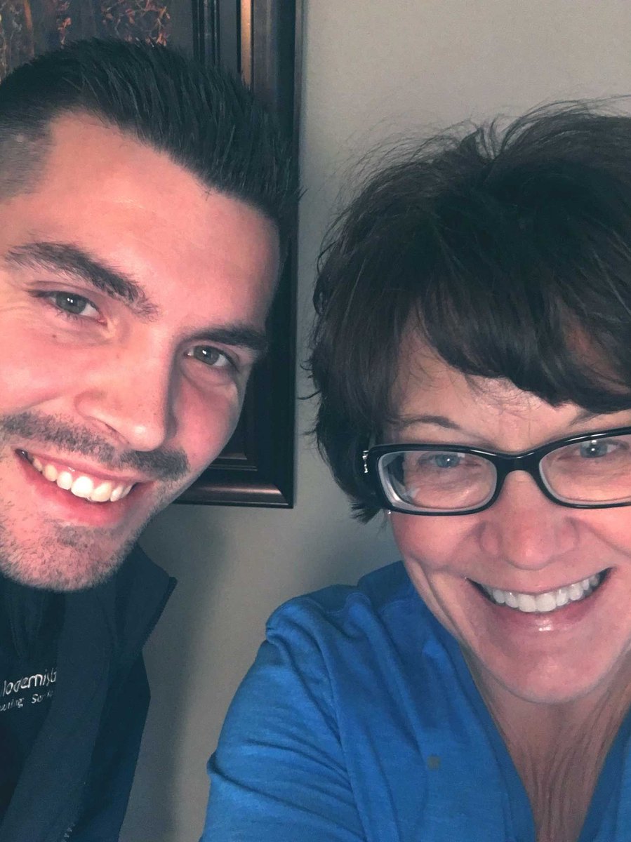 Modernistic_MI's tweet photo. Thanks for the great looking double #selfie Julie! We'll add you to the drawing to win our "Take a Selfie With Your Tech" Month contest! Good Luck π πΈ #contest #modclean #happycustomers #technicians #modernistic #cleaning https://t.co/zsQ7MMviDv