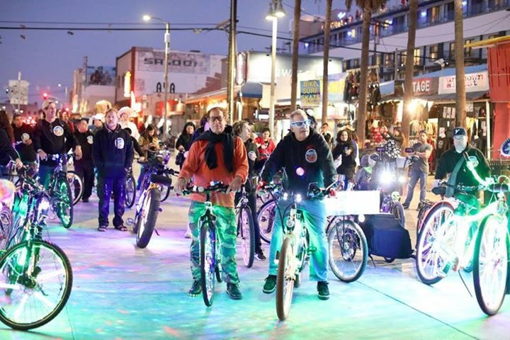 ArielRiderebike's tweet image. An awesome photo of our e bike by Mike . As usual ariel rider is leading the parade . arielrider.com