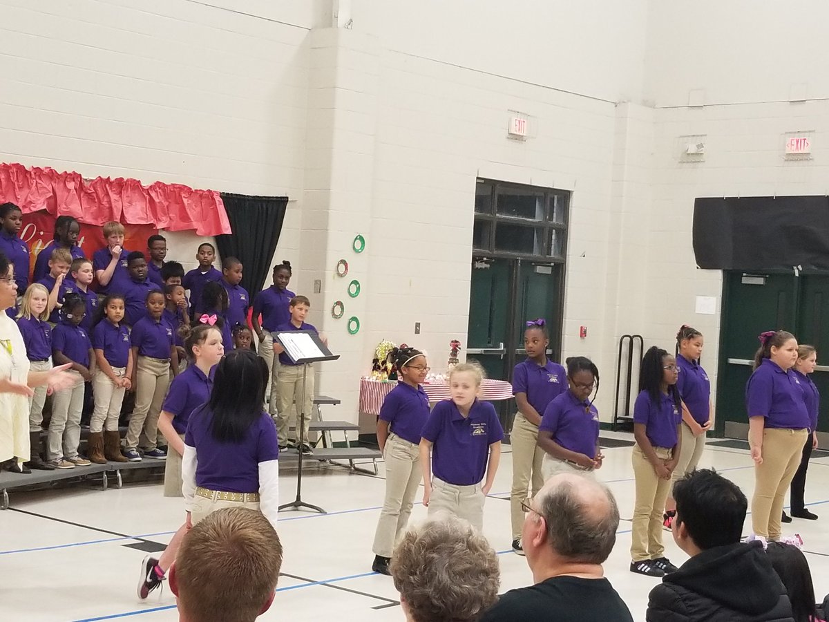 Midway Hills Academy tweet media