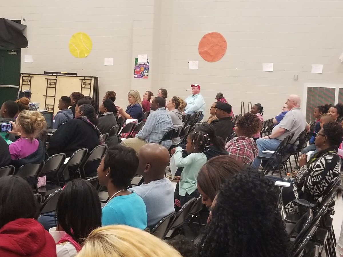 Midway Hills Academy tweet media