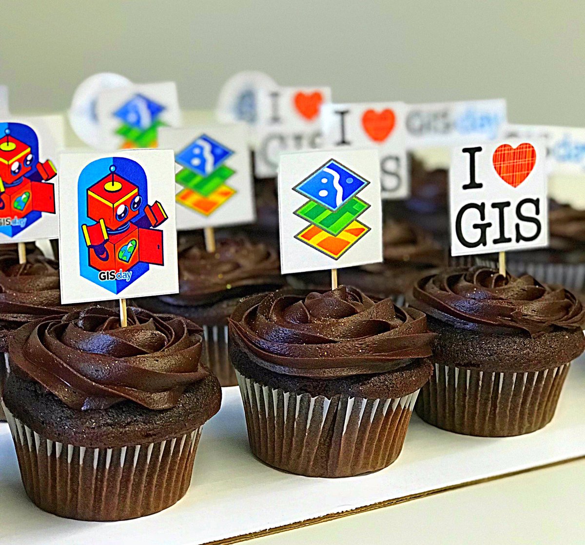 Nothing like some sweets on #GISDay 👌🏼🍰