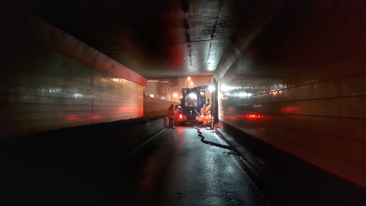 Nacht 9 van de najaarsreiniging met onze Riooldienst en <a href="/WRT_Charlois/">WRT Charlois</a> en Water. Hier tunneltje Groene Hilledijk/Sandelingeplein.