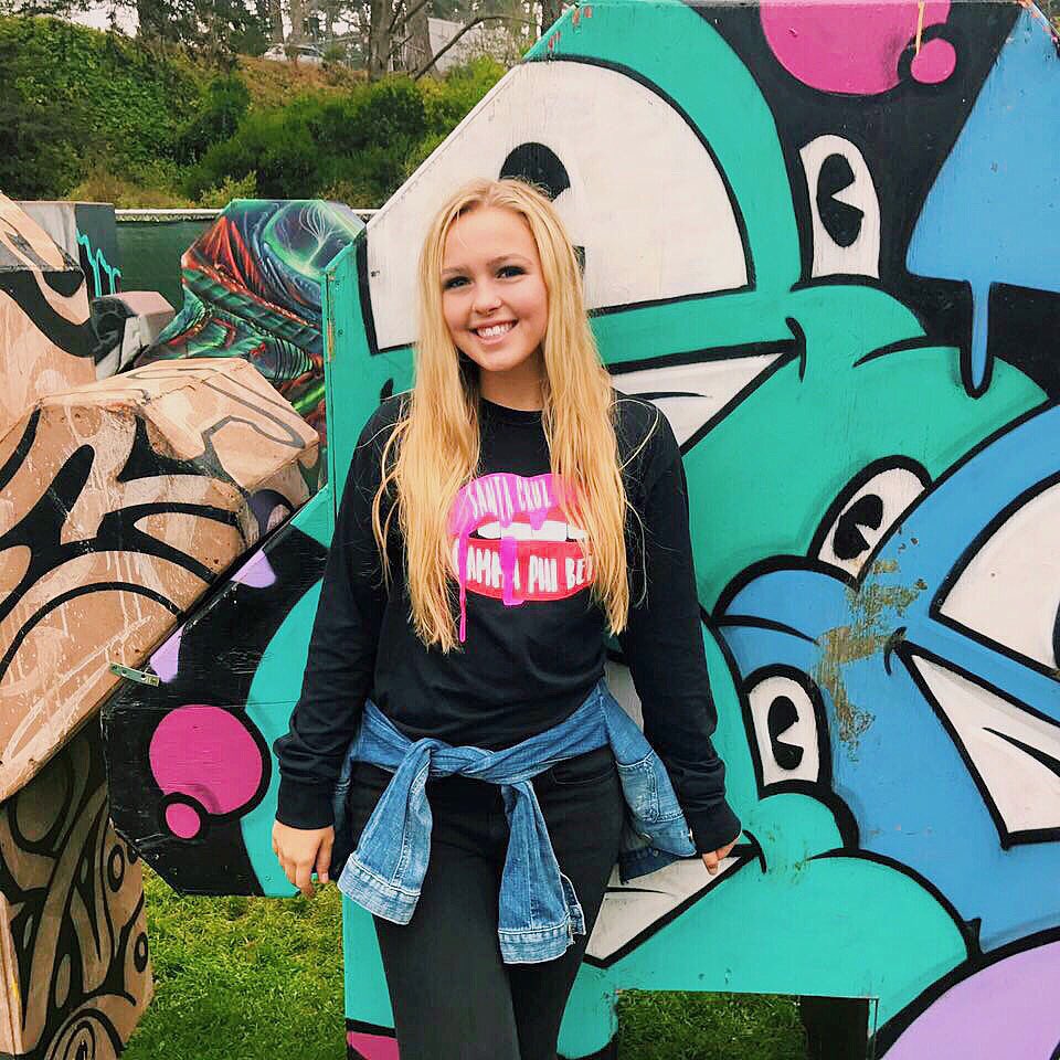 It’s hard not to smile with sisters like these 🤗💖✨ #ucscgammaphibeta #festivalseason #whygammaphiwednesday
