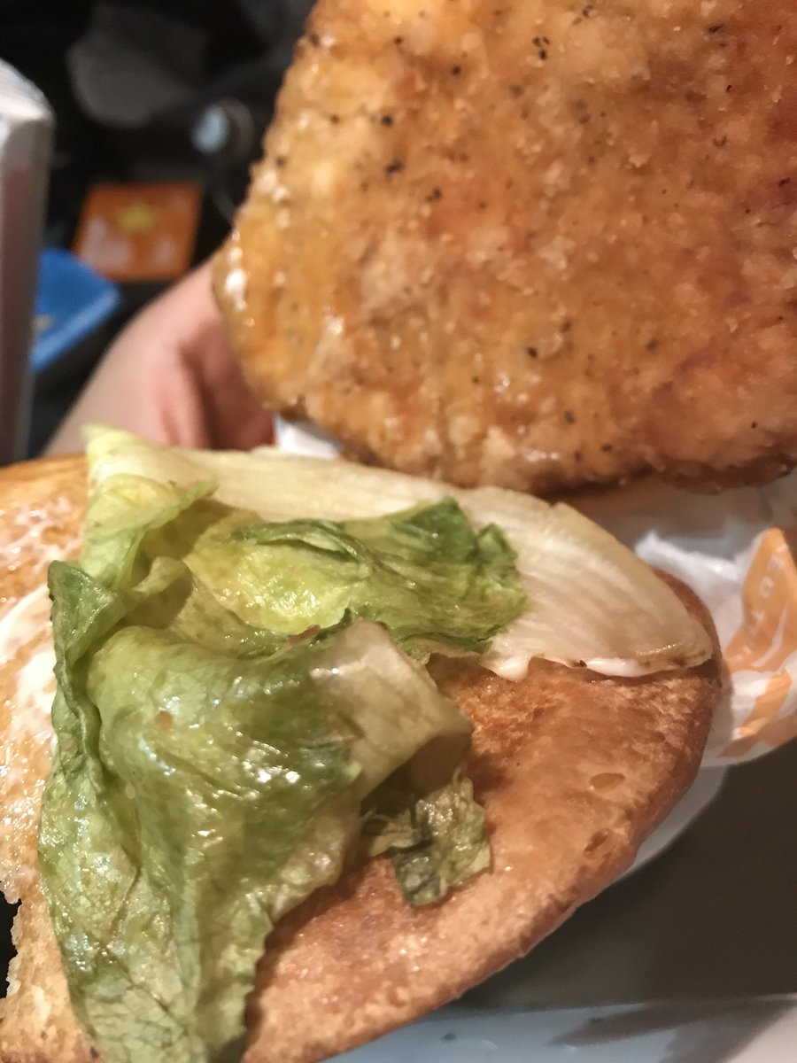 lReyJc's tweet photo. @Hardees are your sandwiches supposed to have old lettuce and microwaved chicken?? Gross! https://t.co/W3nvXIwXY5