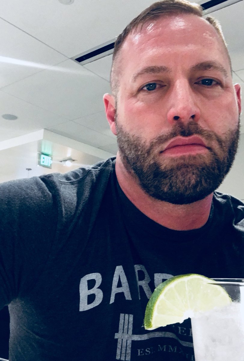 jasoncaucutt's tweet photo. Tequila & Tonic before getting on that flight to Australia @dwntwnkeo #tailsection #notOceanic https://t.co/vnJsVZJ66K