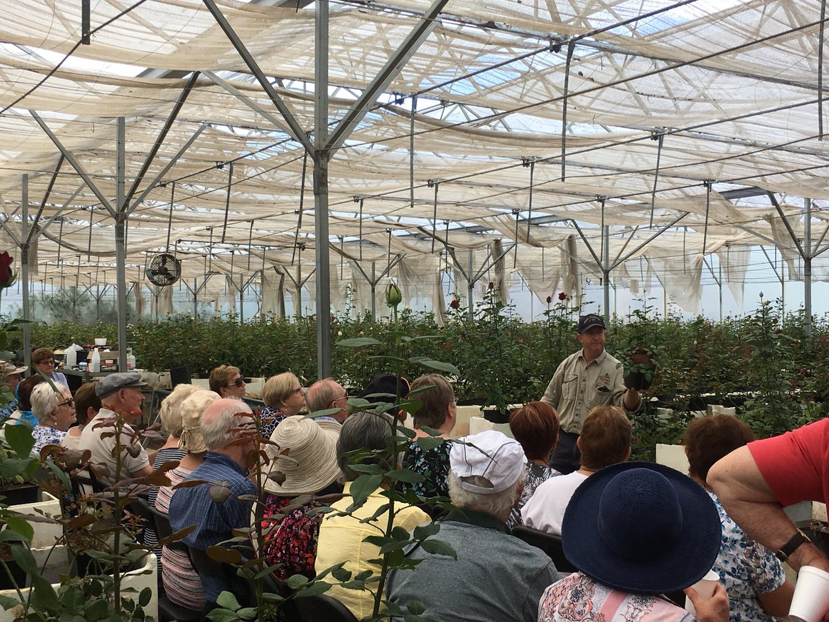 hortinix's tweet photo. 42 people in for a tour with @hydroponicwade  today! Little bit warm in the greenhouse buts lots of knowledge transfer happening :) #educatingtheconsumer https://t.co/qqnFftQOAV