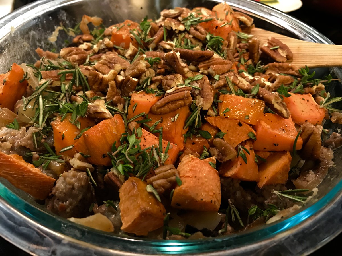 Sharing my favorite Paleo Thanksgiving Stuffing recipe (and a fun <a href="/hanson/">Fake Hanson Ho</a> story) on the blog! bit.ly/2zM4zpa #thanksgiving #paleo #recipe