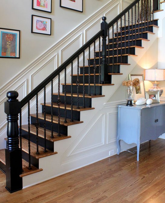 We love how the black risers give this traditional staircase a modern touch.
Photo credit: <a href="/houzz/">houzz</a>