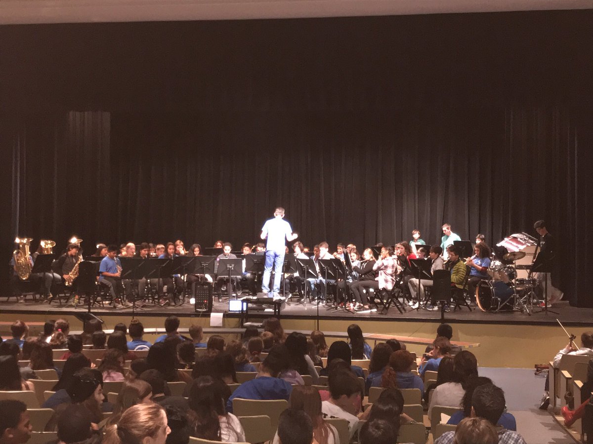 So impressed by @ElmPlaceSchool band, chorus, and orchestra students’ performance with guest hip hop artists! #112pride @edukenssd112 <a href="/CPelleLucci/">Caitlin Lucci</a>