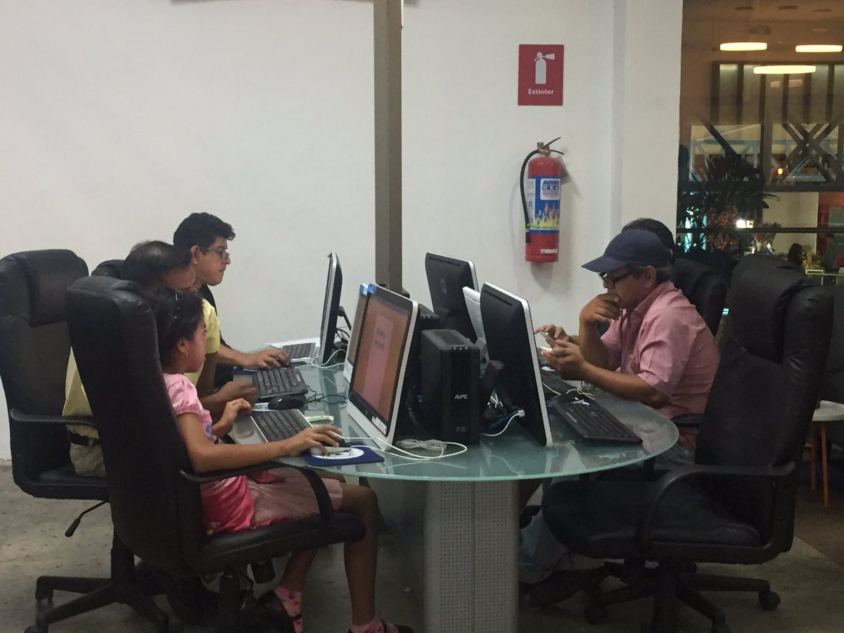 El Mercado Cuscatlán cuenta con su Biblioteca Municipal, Centro de Cómputo y hoy se inaugura la zona de Videojuegos. Todo en un mismo espacio. 😎🙌🏽