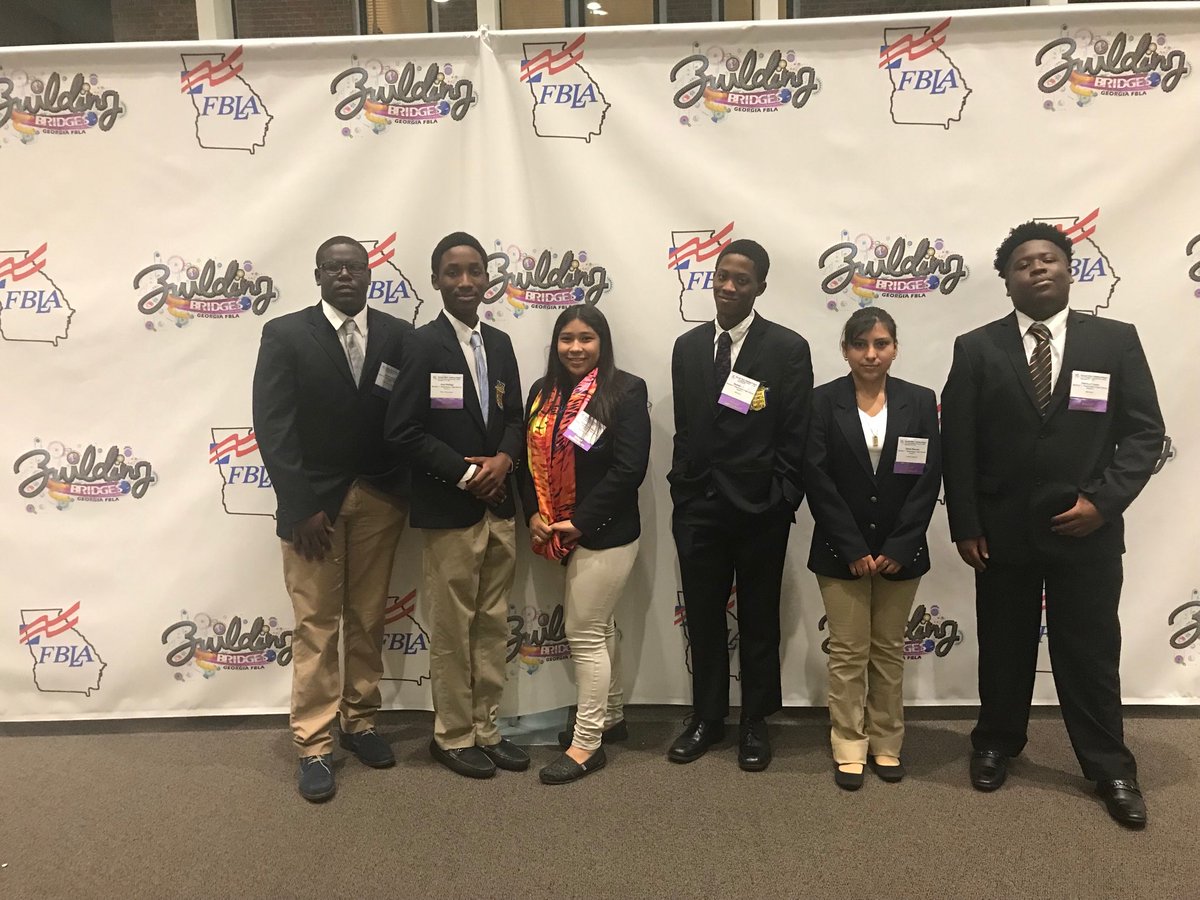 ford_edee's tweet photo. Georgia FBLA FLC 2017. Conference. Building Bridges. #businessleaders @APSCTAE @PrincipalBTW @BTWFBLA  @ByronAmos https://t.co/oa06GLoxVY