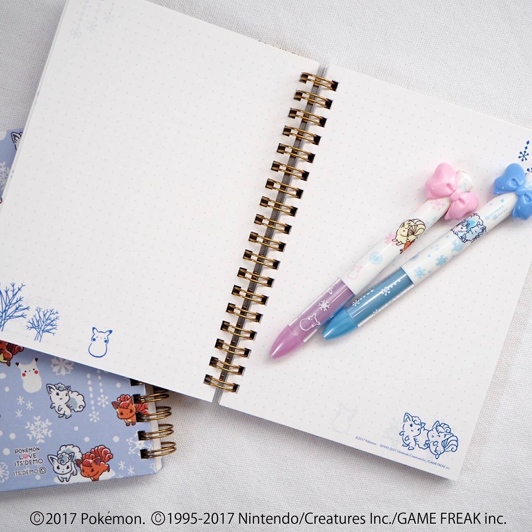 イッツデモ　ポケモン　B6リングノート　4色ボールペン 定番ステーショナリーも冬デザイン❄️でしゃっきり集中🤓✨ノートの中
