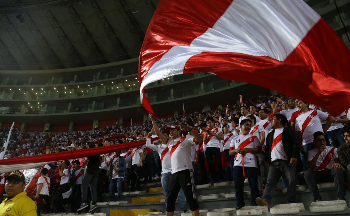 SeleccionPeru's tweet photo. Las barras ya están dando todo de sí. ¡Vamos Blanquirroja! 🇵🇪 https://t.co/1eItBh4Dqe