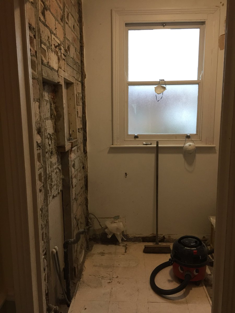 HazelChilds's tweet image. Guess this means the builders are back.... #newbathroom #DirtyFeet #DustEverywhere 😩👣🐾