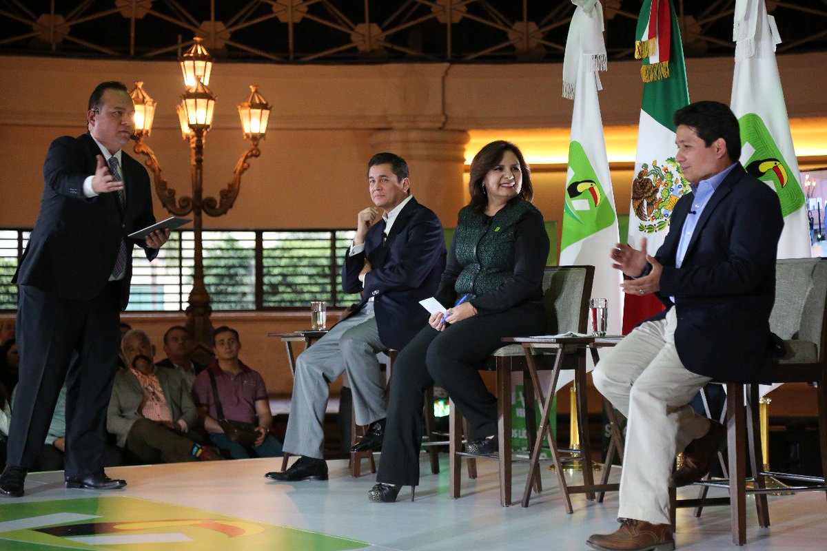 BetyManrique's tweet photo. Tema Participación Ciudadana. Estamos orgullosos del proceso democrático de estos debates que ya fomentan la participación ciudadana, y buscamos seguir trabajando en conjunto con los ciudadanos, seamos instrumentos de la sociedad #LíderNacional https://t.co/qJ7kNmDbWc