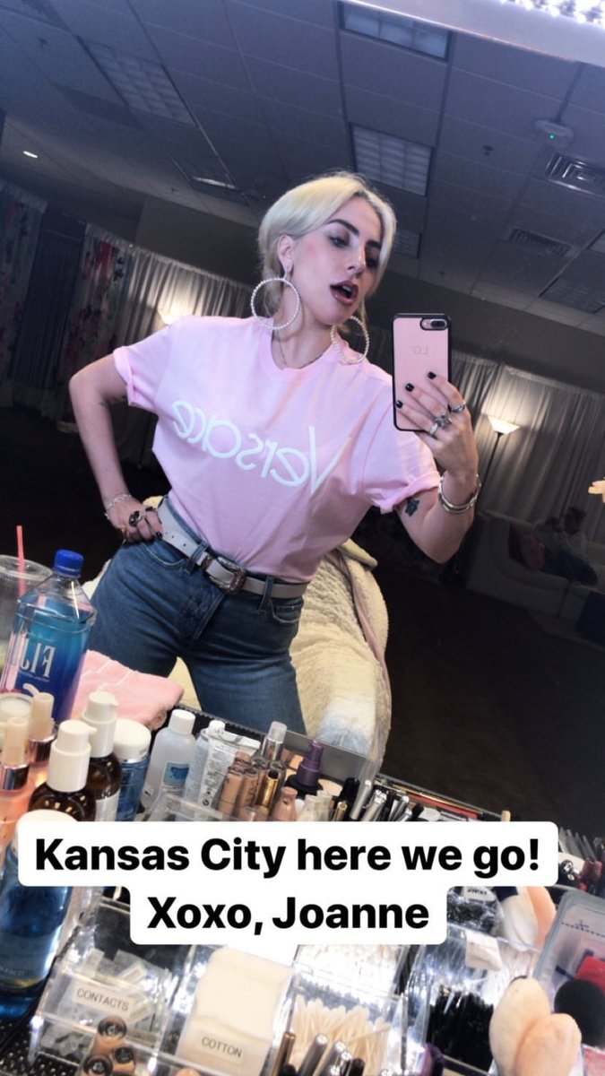 gagaxsnaps's tweet photo. Kansas City here we go! Xoxo, Joanne https://t.co/9PJu8nX295