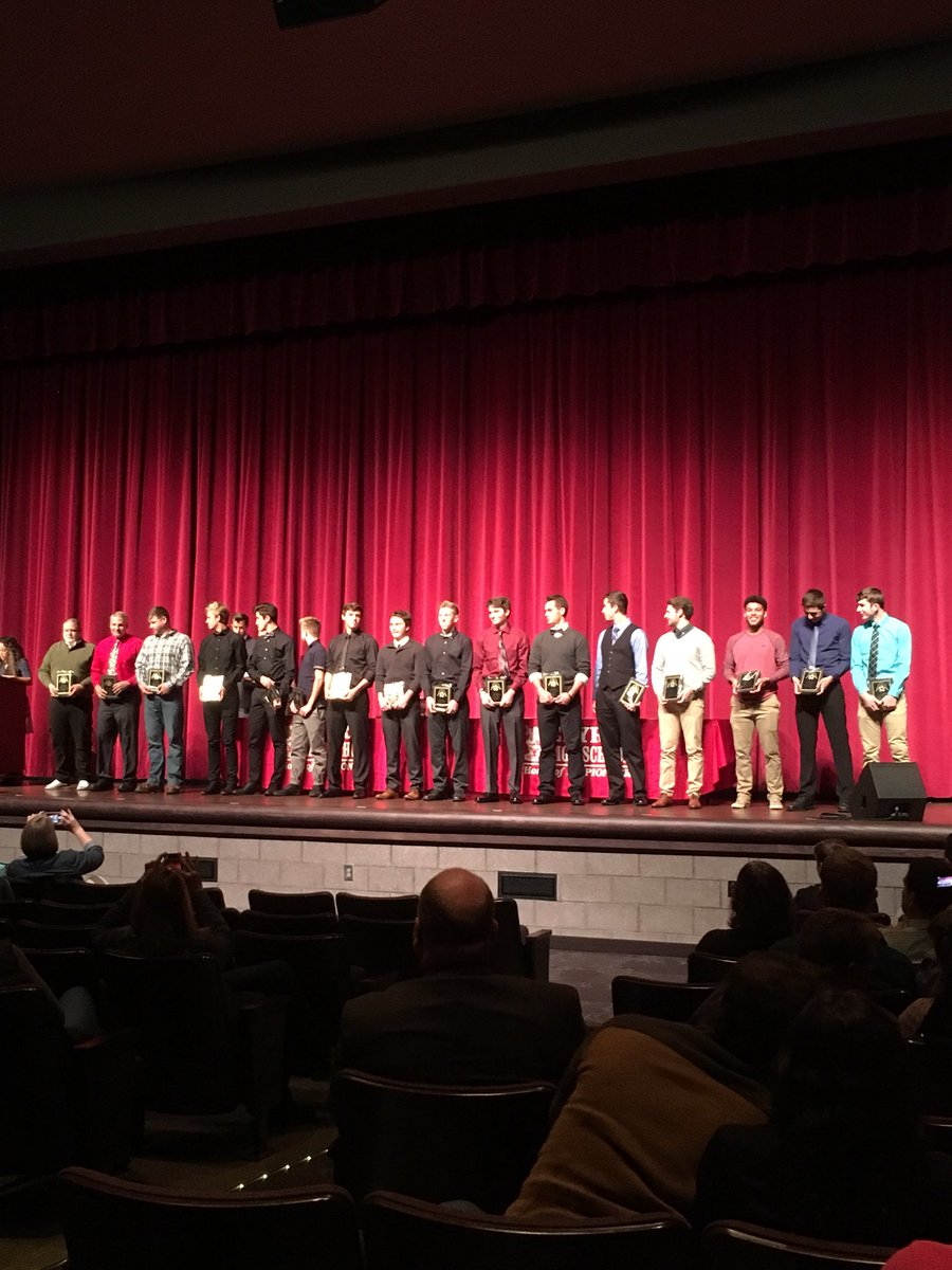 GoFalconsoccer's tweet photo. Division 2 county men’s 1st team: Douzos, Brill, Corey Jones, Ethan Hayes. Asst COY Thompson &amp; Leatherbery. Congrats! #falconpride @FirelandsFalcon @WLeatherbery03 @BrettThompson73 https://t.co/q4yEBmoj18