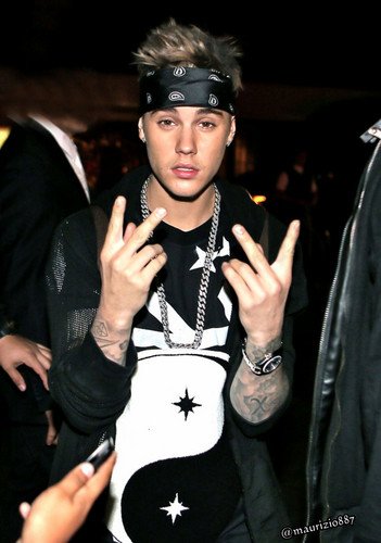JustinProj_BR's tweet photo. MUTIRÃO ERAS DO BIEBER 

RT = VOTO

/Hellen 

@LuisFonsi  @justinbieber 
Collaboration of the year presented by @XFINITY  #AMAs https://t.co/BX2SRgk7Xo