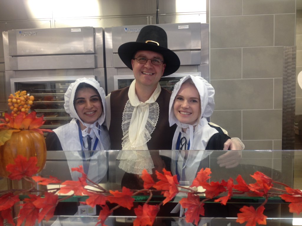 MsSlott's tweet photo. Thanksgiving Feast! #hallowellchat https://t.co/BdbEGvsB72