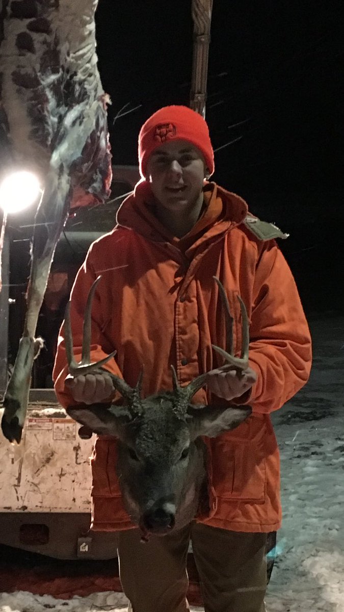 Perfect 4 is down for the count!! Team member <a href="/RattlinOutdoor/">bubs</a> stood at 300 yds tonight and took him out at sunset! #ManitobaWhitetails