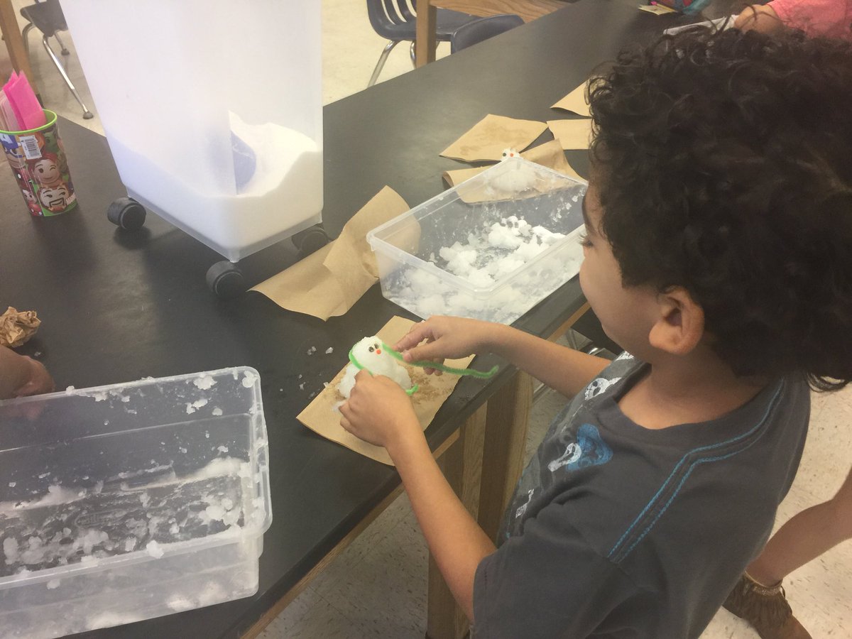 amcknight_01's tweet photo. What a great science day!  5th graders decided to write a story about the states of matter and 2nd graders turned water into a solid to create some Florida Snowmen without changing the temperature. @LakeMagdaleneES https://t.co/VbN6U1fTVY