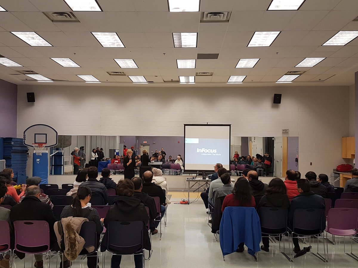 NWMississauga's tweet photo. Out with @PeelCrimePrev @PeelPoliceMedia Chief Evans @Sue_Ward10 @citymississauga Security Services - talking crime prevention and getting them to start their Watches! Great turn out despite the rain! https://t.co/x0cCKGQF5S