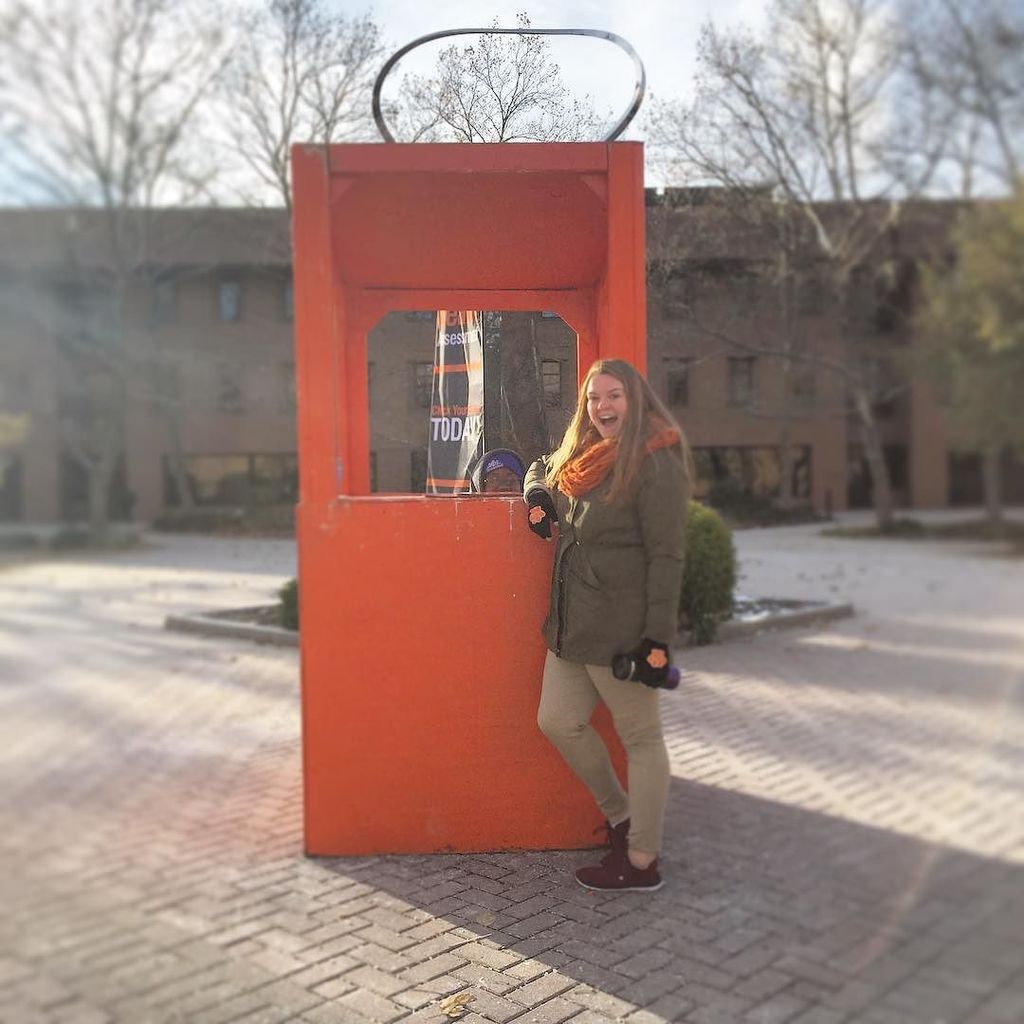 SmilesandSugar's tweet photo. Kayla gets the award of “photogenic ambassador” ❤️😂💃🏽 #LOVE #modeling #werkin #allsmiles #killinit #kaylaaaaaa #admissions #RITOH #RIT #prettybricks https://t.co/PoCVngVXr3 https://t.co/qtX2A1pNRx