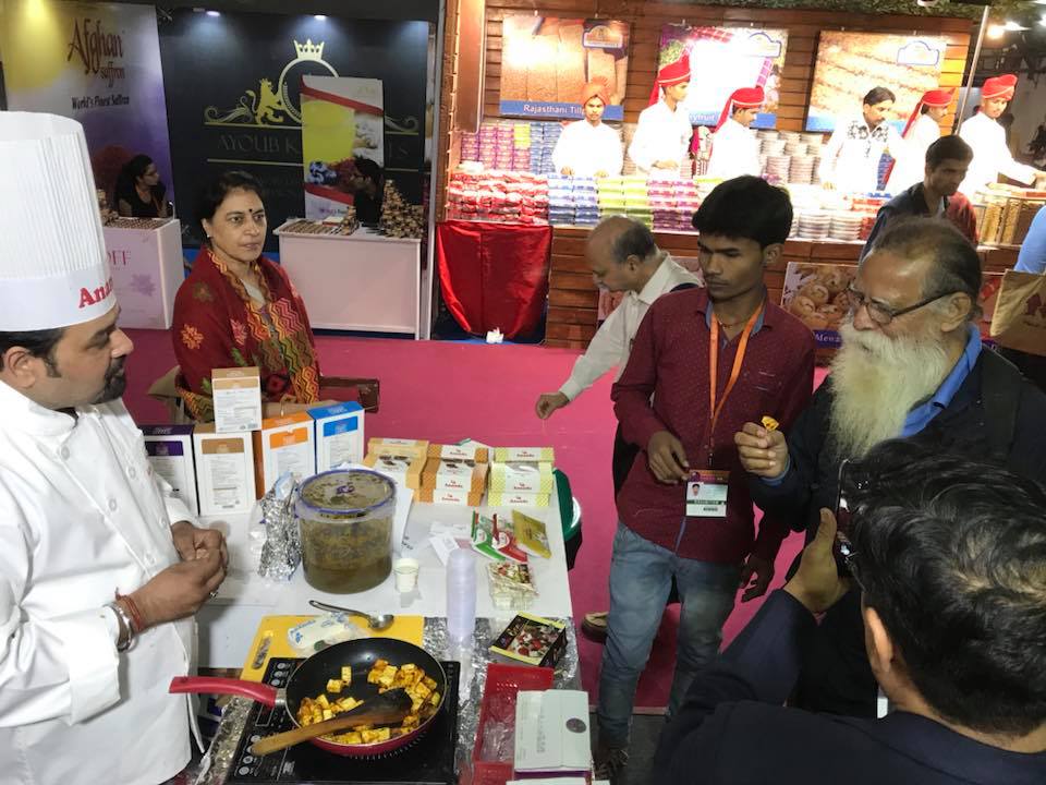 AnandaDairy's tweet image. Visit our stall at Hall Number 18U -05 AH to feel a rich taste of Saag Paneer cooked with Ananda Paneer. 
#AnandaChef #BestPaneer #PaneerDishes #SaagPaneer #IITF2017