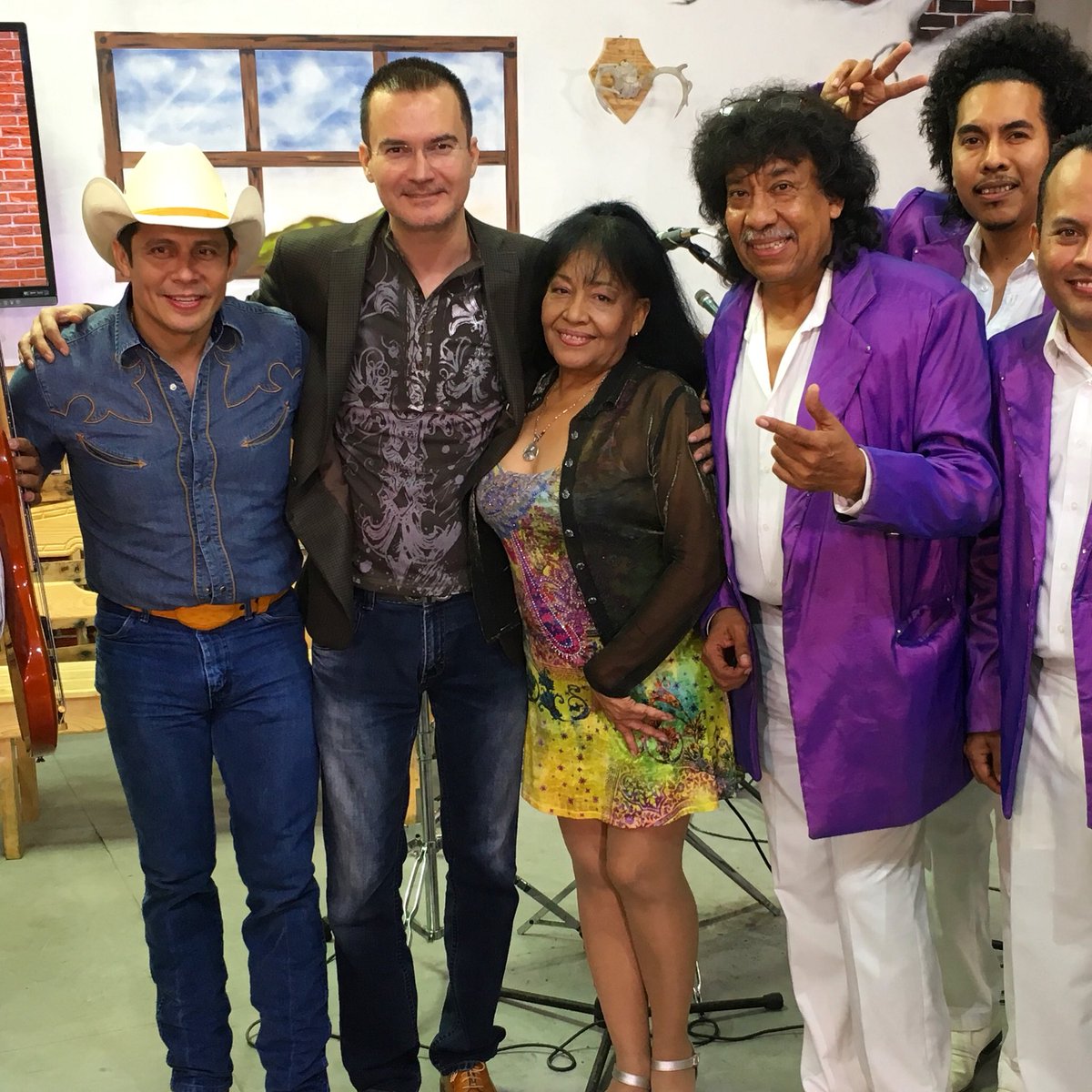 miguelcharlestv's tweet photo. Feliz de saludar a una agrupación con 46 años de trayectoria musical Referencia musical en el género tropical #tropicalcaribe #paulita #echelecompare https://t.co/GOvhCUD22R
