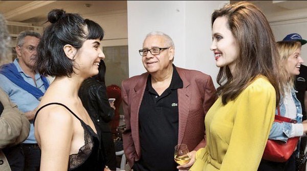 TvDunyasii's tweet photo. İki güzel kadın Tuba Büyüküstün ve Angelina Jolie, Los Angeles’de bir araya geldi. https://t.co/X2HI8GtolQ