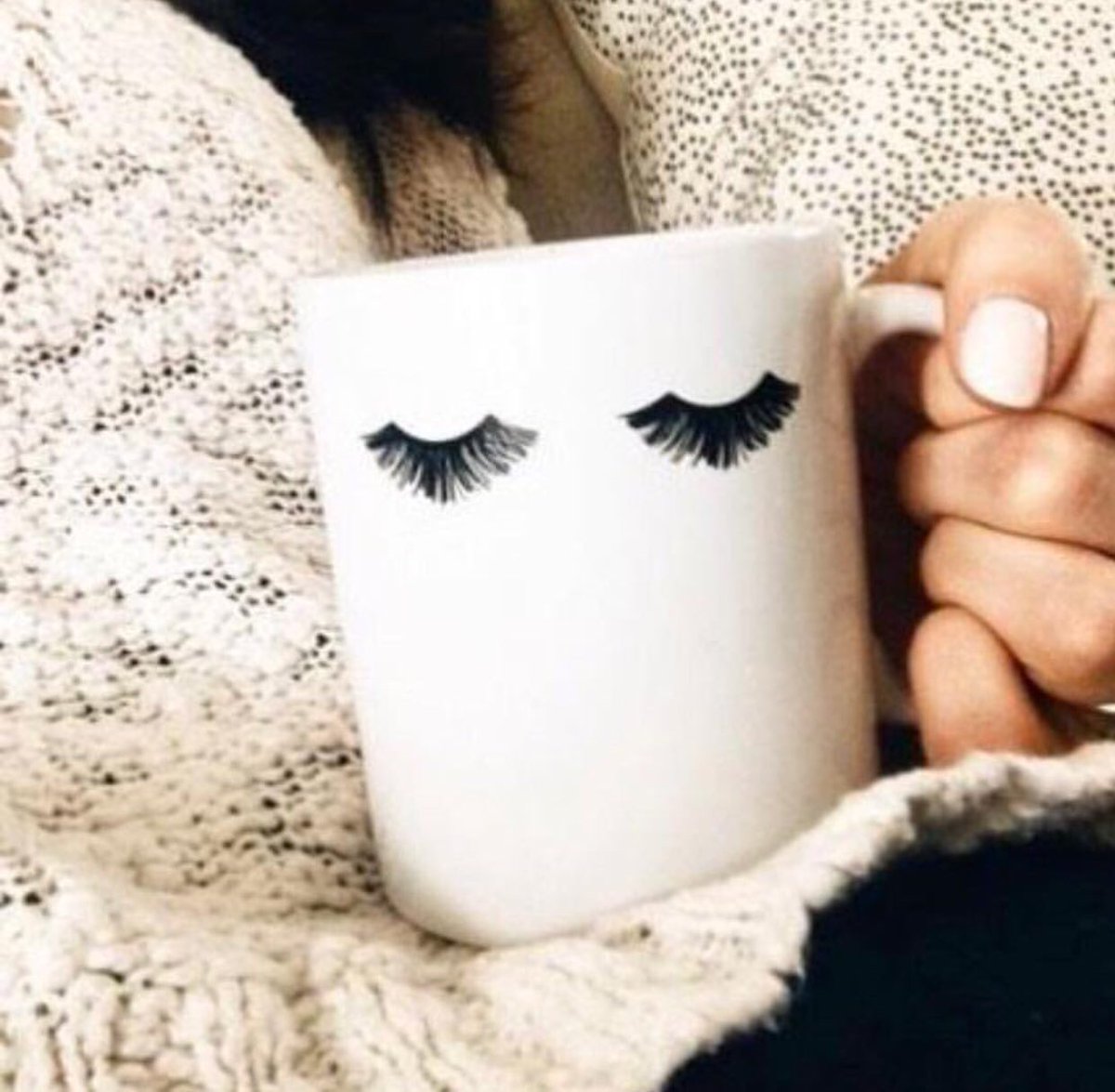 Have a fabulash day! 😉 check out <a href="/beauty_mbc/">McCarthy Beauty</a> for #beauty &amp; an upcoming Christmas pamper evening 😁🎄#SupportLocalBusiness #StonyStratford