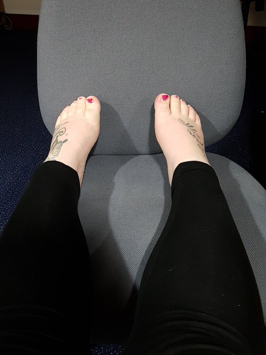AnnabelleMarke4's tweet image. Who's guna be my foot slave and warm my feet up for me?🤘🐷😏.... #findom #paypig #emptythosewallets