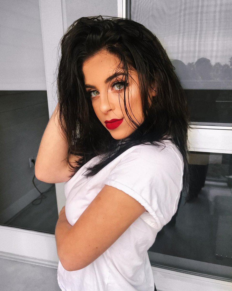 xdarkariel's tweet photo. hi babes i’m back HAAHA IMY AND ARIEL SO MUCH https://t.co/VPHbIXE0cX