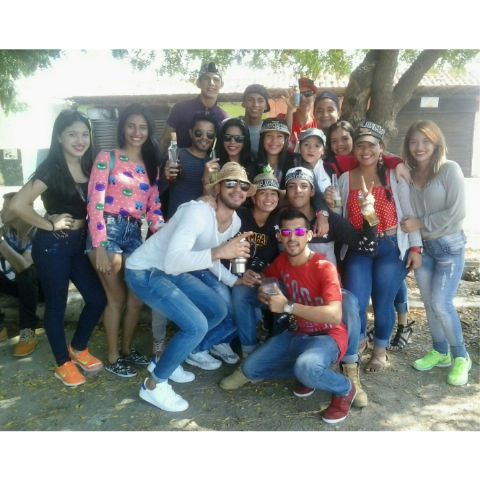 robertecc17's tweet photo. @jean_177 @indecisa_a18 @heliannyavila @Mari_Angela45 @benyaliz1 @jordanperozox3 @YaneInfante @PortilloGene @vianklf @espibe11 @shakirandreina, PURA GENTE BUENA, #DantoOnFire🔥😂 https://t.co/EPLDCJFgGI