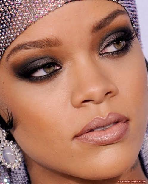 sindivanzyl's tweet photo. This smokey- eye is 🔥🔥🔥#ILoveRihanna https://t.co/lw9ZINw4hx