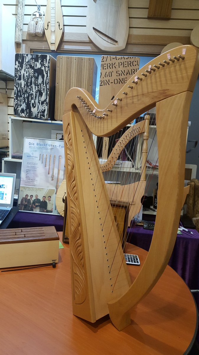 유럽악기 29현 하프사진