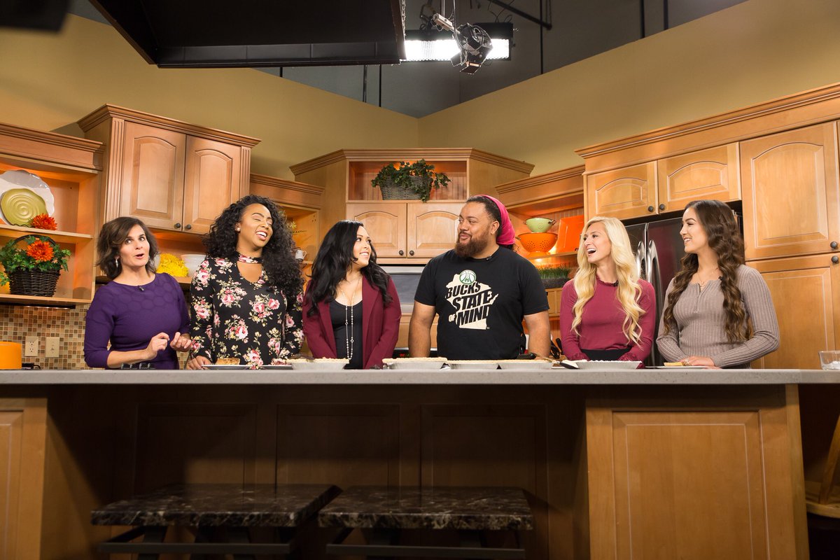 dyespies's tweet photo. This was fun!  I️ joined our Green Bay Packers’ wives for a taping of their show “The Better Half”. Catch my episode Sunday morning at 6:00am here in Milwaukee on Fox 6 and Friday in most other markets.  @BetterHalfGB Thanks again Ladies! https://t.co/zWF0D2DVHt