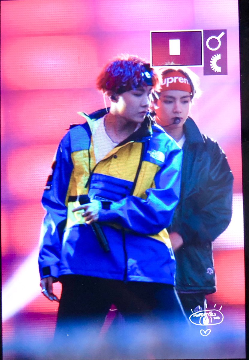 vhopeshippers's tweet photo. 171115 | #vhope at Kimmel BTS Mini Concert 

© on pic https://t.co/3JFXzqYdX2