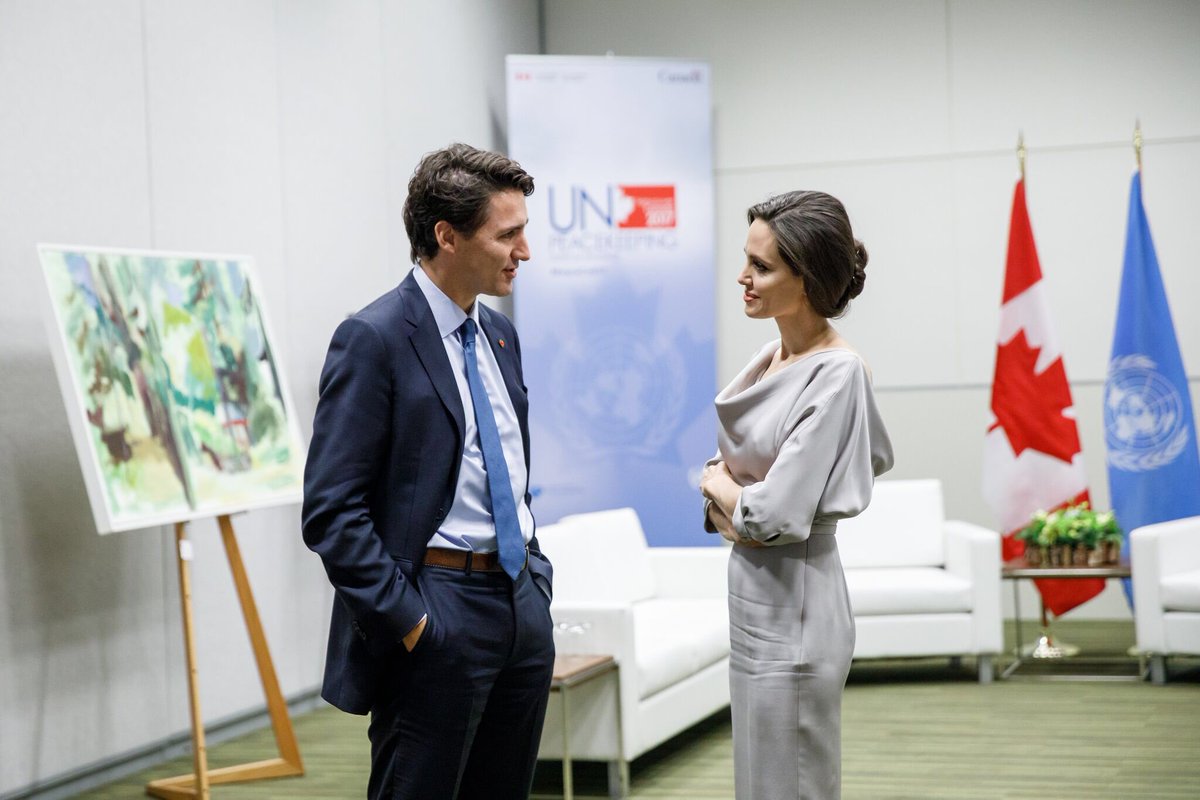 Премьер-министр Канады Трюдо благодарит Анджелину Джоли за её вклад в защиту беженцев.