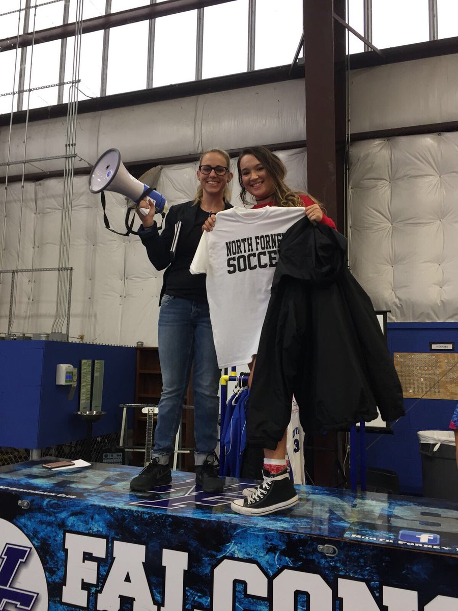 hollymcabshire's tweet photo. 1st annual NF Trainer Draft was a huge success! #1stRoundPicks @NFBaseball @LFSoccer_North @CoachFalloures 💙🖤 https://t.co/cS9sCjnGYY