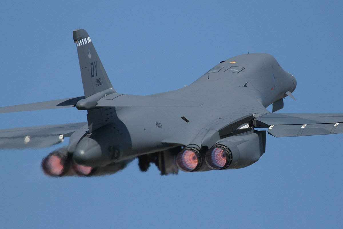 死の白鳥 B-1ランサー なぜ死の白鳥？B-1爆撃機「ランサー」の性能と値段 | 海洋国防