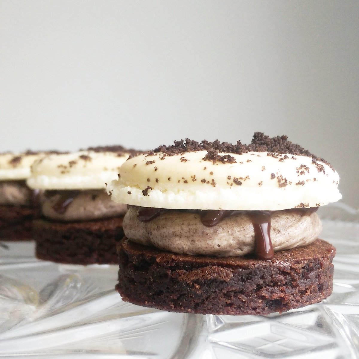 Meet the Macarownie! The perfect combination of brownie, filling, and macaron! Bread and Buttercream are bring th... bit.ly/2vbwwqi