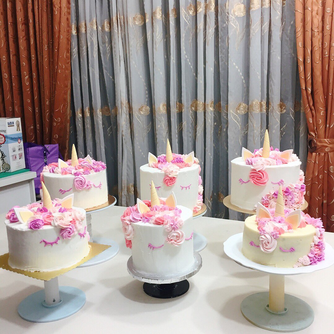 EfesCakes's tweet photo. Wilton Course 1 - November batch. 
Beautiful work by the students. 💕 https://t.co/YPLgx8PAqF