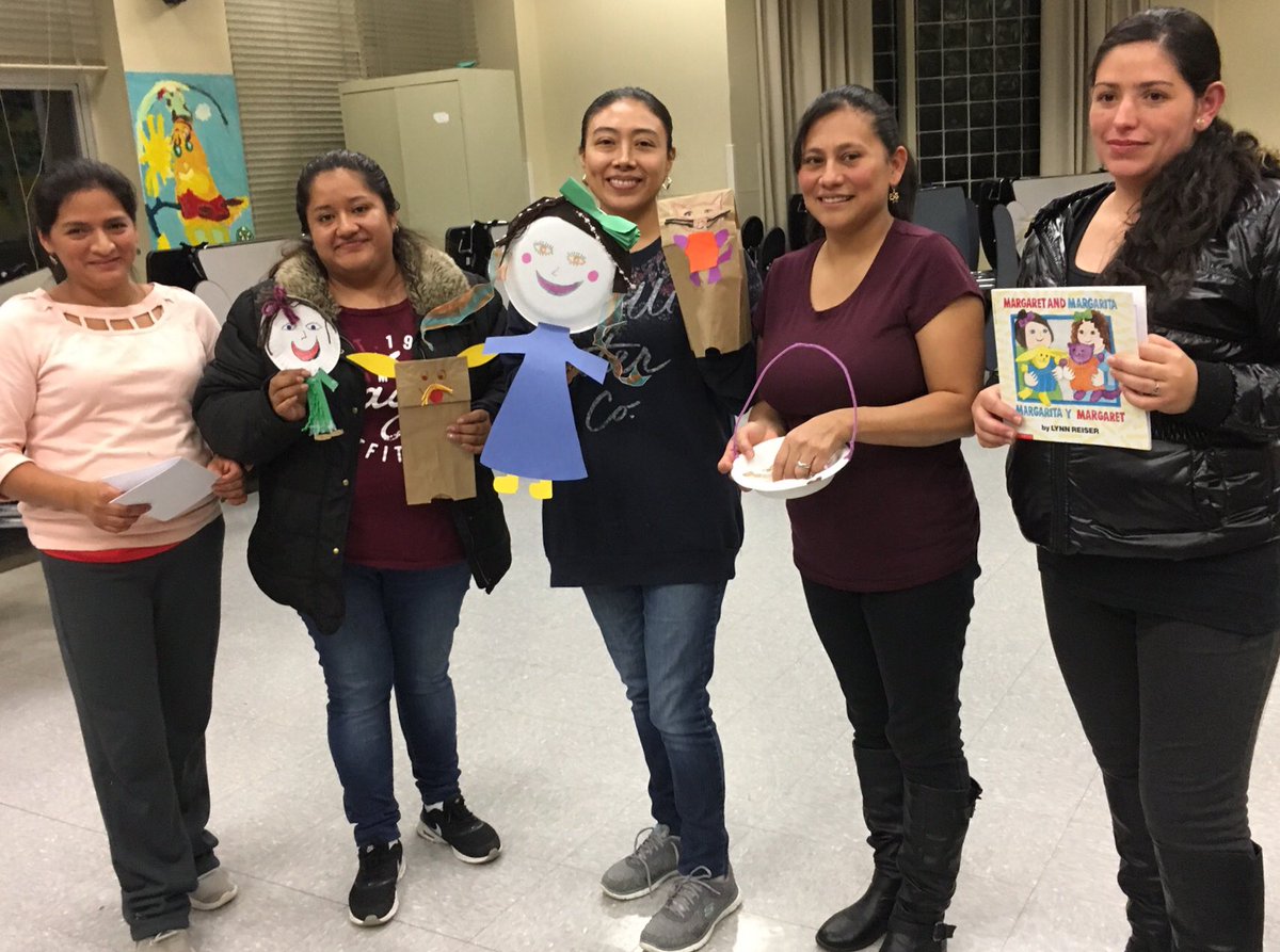 Using Puppets to Tell Stories #TalleresParaPadres  @knv80  <a href="/OssiningMATTERS/">Ossining MATTERS</a>