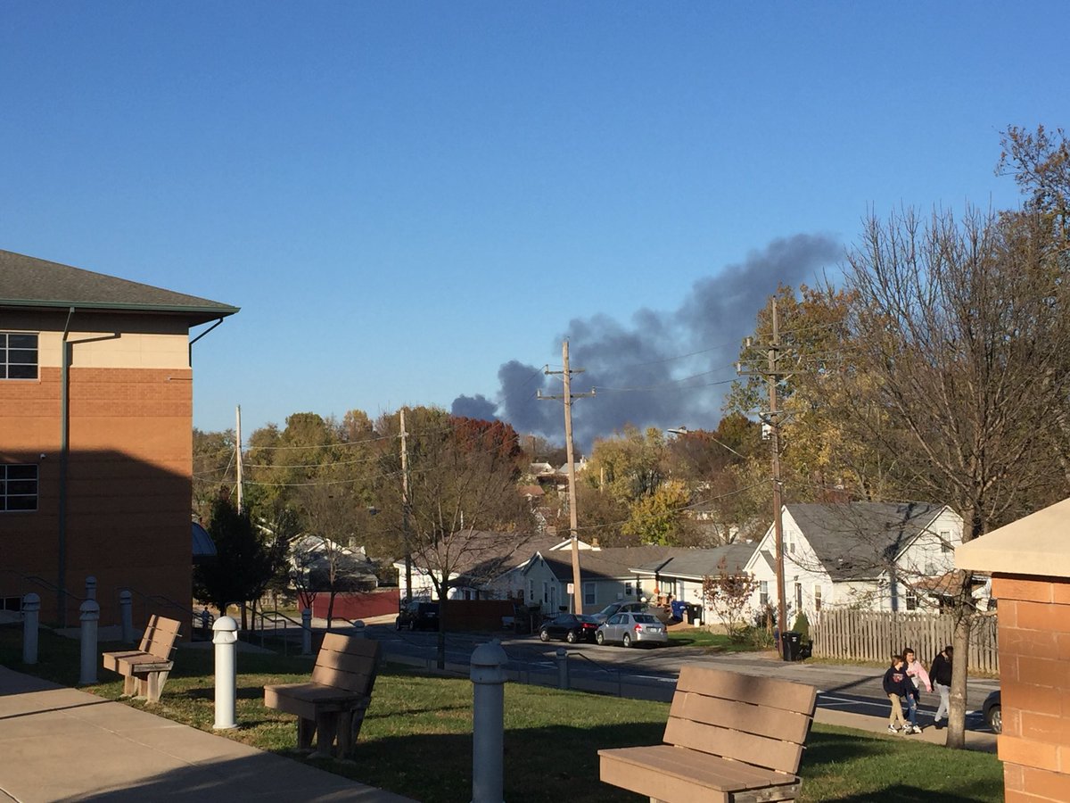 RonRigdon's tweet photo. Saw this shot of the smoke of the #StLouisFire from @HPTigers in South City. @FOX2now https://t.co/nlsjqKAs1F