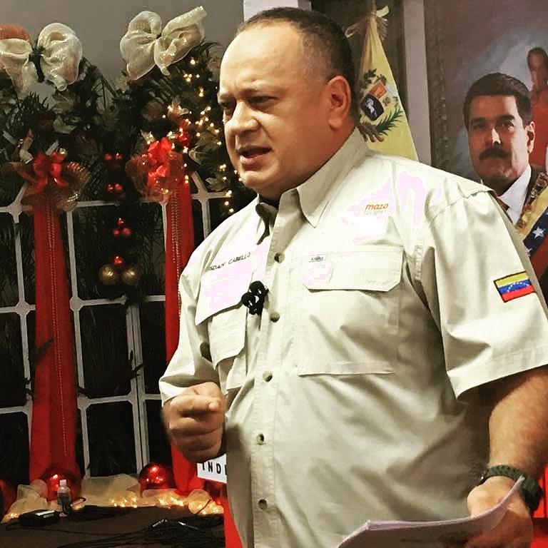 JuventudPSUV07's tweet photo. @jpsuvcarirubana saluda al compatriota @dcabellor 
Desde #Falcón en sintonía con @conelmazodando por @vtvcanal8. #UnidadChavistaInvencible https://t.co/Xsxzb8sDvq