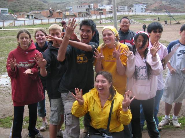 KIAkunming's tweet photo. We love doing service at KIA! We've been doing it for awhile. #TBT #2004servicetrip #nicsschools #kunminginternationalacademy #nicsgrateful #nicscommunity https://t.co/eXgEA58jTT