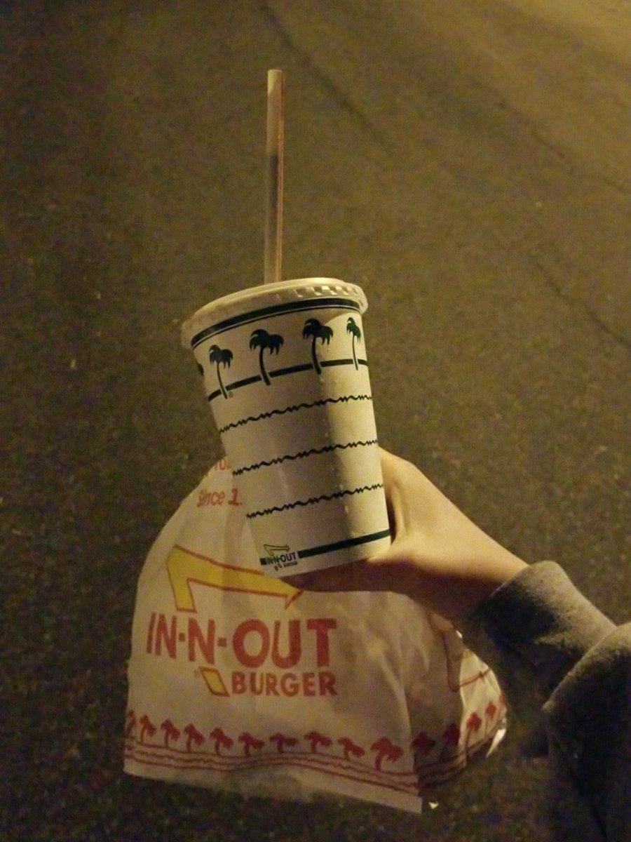 hannahtaulbee's tweet image. Anybody wanna know a secret about in n out?? The owners of in n out love Jesus and if you love In n out then you love Jesus!! yay jesus!!!!!!!!!!!! #SpreadingJesus&apos;sWord