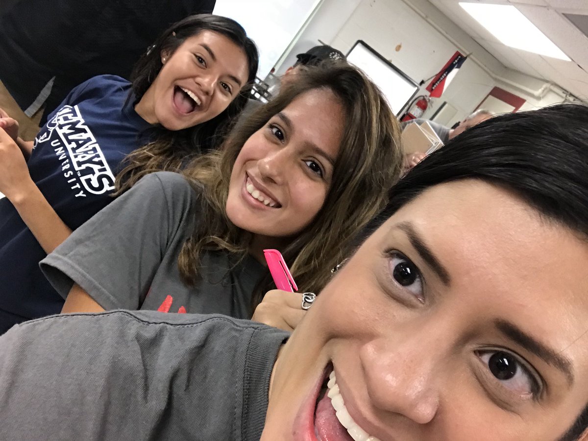 mrsveronicahunt's tweet photo. Had FUN with Paper Plate of Positivity activity today! #MakeKindnessNormal #ChooseLove #StrongAndKindKids #CardinalClassrooms https://t.co/MdmDUgzNA8
