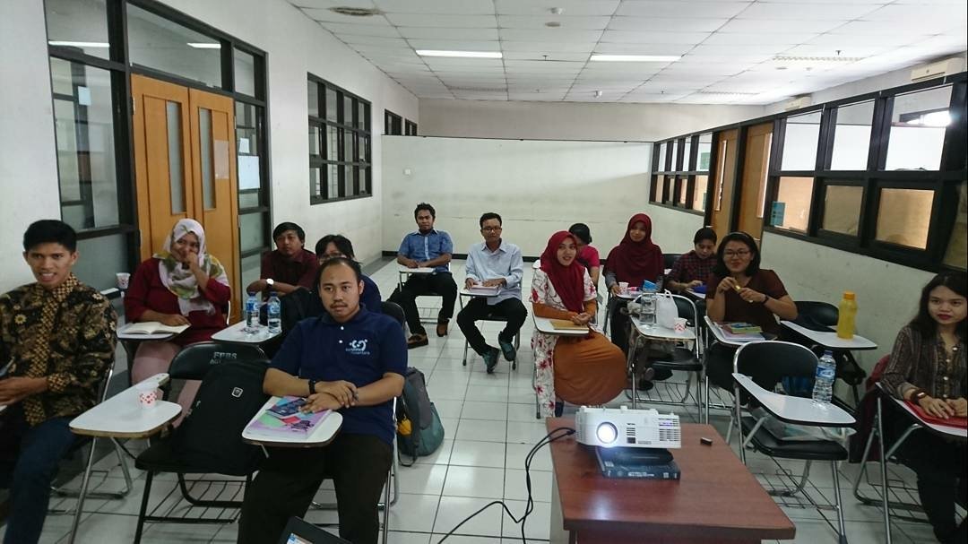 balaibahasaUPI's tweet photo. *Classroom activity*
Program Pengayaan Bahasa bagi para penerima beasiswa afirmasi @LPDP_RI UPI. Program pengayaan bahasa tersebut terdiri dari kelas TOEFL Preparation dan kelas IELTS preparation.
#lpdpupi #lpdphits #balaibahasaupi #upiactivity https://t.co/RNc4kBh6FB